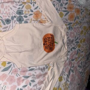 Old Navy Cream Pumpkin Graphic Kids Bodysuit